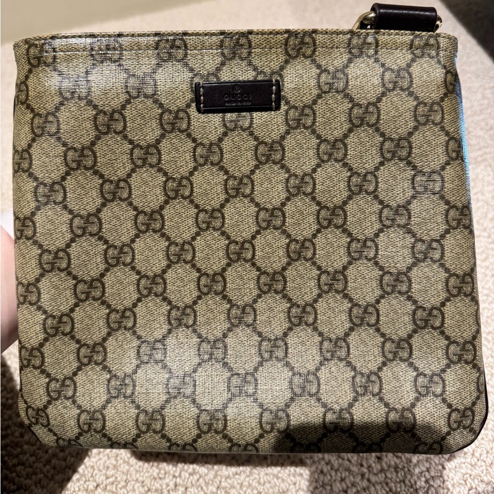 Gucci Beige GG Monogram Supreme Flat Messenger 
SKU 201538